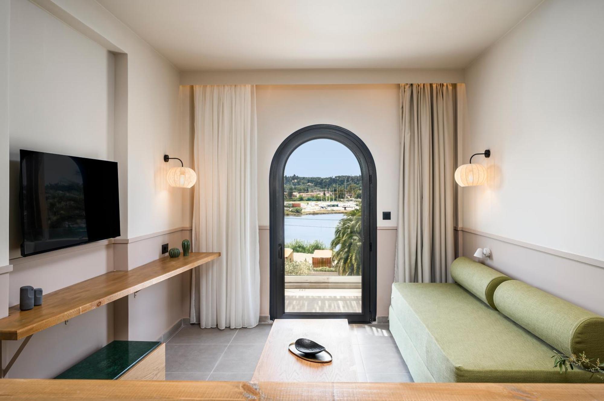 Loadstar Rooms & Suites Kontokali Bagian luar foto